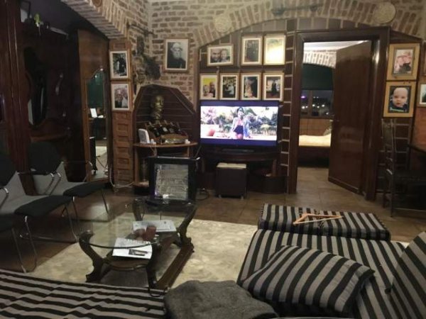 Tirane, jepet me qera apartament 2+1 Kati 3, 210 m² 360 Euro