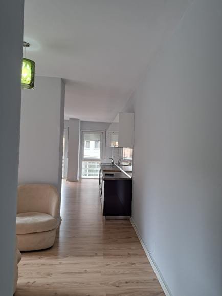Tirane, jepet me qera apartament 1+1+A+BLK Kati 2, 110 m² 500 Euro (komuna parisit)