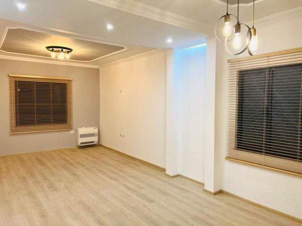 Tirane, jepet me qera apartament 2+1+A+BLK Kati 1, 110 m² 700 Euro (komuna parisit)