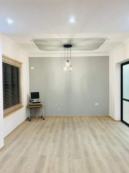 Tirane, jepet me qera apartament 2+1+A+BLK Kati 1, 110 m² 700 Euro (komuna parisit)