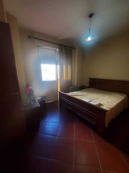 Tirane, jepet me qera apartament 1+1+BLK Kati 4, 65 m² 30.000 Leke (Bill Klinton)