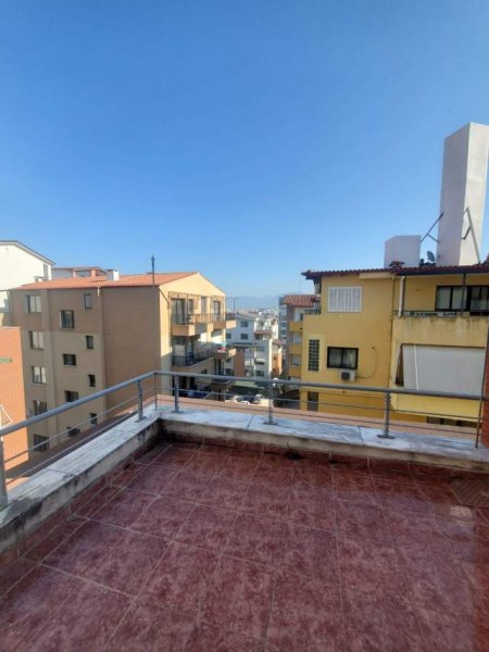Tirane, jepet me qera apartament 1+1+BLK Kati 4, 65 m² 30.000 Leke (Bill Klinton)