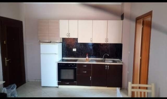 Tirane, jepet me qera apartament 1+1+BLK Kati 4, 50 m² 25.000 Leke (muhamet deliu)