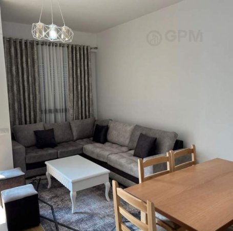 Tirane, jepet me qera apartament 2+1 Kati 5, 550 Euro