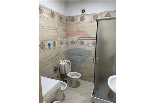 Tirane, jepet me qera apartament 1+1+A+BLK Kati 5, 64 m² 450 Euro (Rr e dibres)