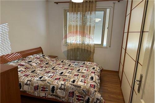 Tirane, jepet me qera apartament 1+1+A+BLK Kati 5, 64 m² 450 Euro (Rr e dibres)
