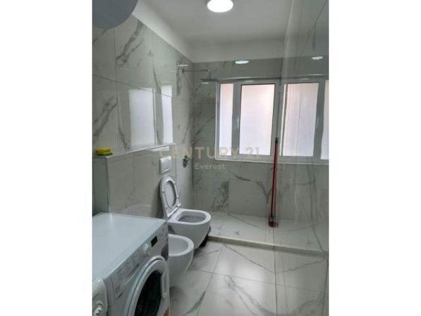 Tirane, jepet me qera apartament 1+1+A+BLK Kati 2, 67 m² 550 Euro (Komuna e Parisit)