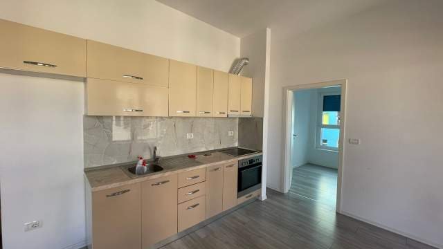 Tirane, jepet me qera apartament 1+1+A+BLK Kati 3, 70 m² 30.000 Leke (ALI DEMI)