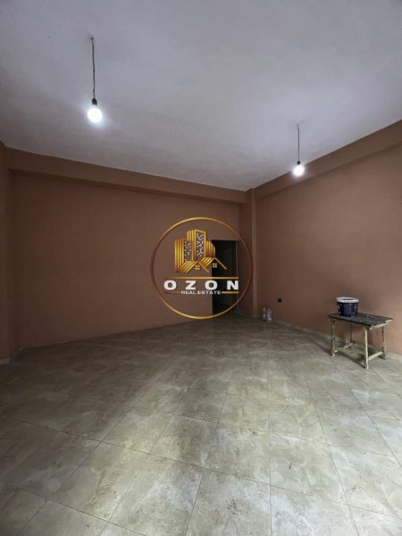 Tirane, jepet me qera ambjent biznesi Kati 0, 90 m² 250 Euro (ASTIR)