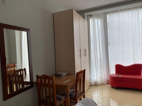 Tirane, jepet me qera garsonier 1+1 Kati 2, 45 m² 20.000 Leke (RRUGA E ELBASANIT)