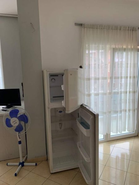 Tirane, jepet me qera garsonier 1+1 Kati 2, 45 m² 20.000 Leke (RRUGA E ELBASANIT)