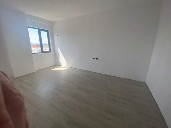 Tirane, shitet apartament 2+1+BLK Kati 8, 97 m² 50.500 Euro (Rruga Teuta)