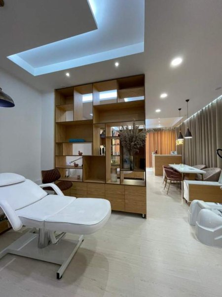 Tirane, jepet me qera ambjent biznesi Kati 0, 60 m² 800 Euro (Pallati me Shigjeta)