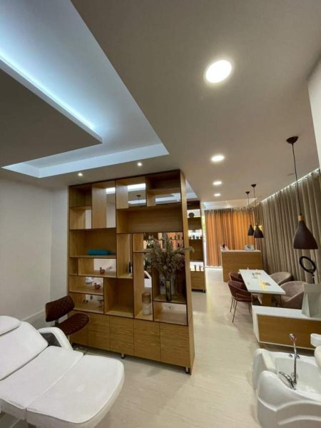Tirane, jepet me qera ambjent biznesi Kati 0, 60 m² 800 Euro (Pallati me Shigjeta)