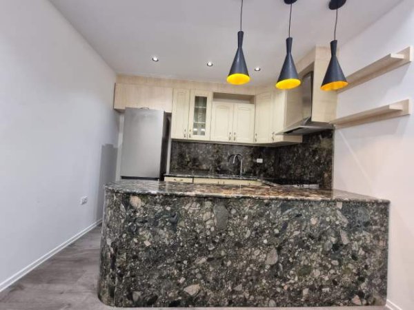Tirane, jepet me qera apartament 2+1 Kati 3, 100 m² 550 Euro (Liqeni i thate)