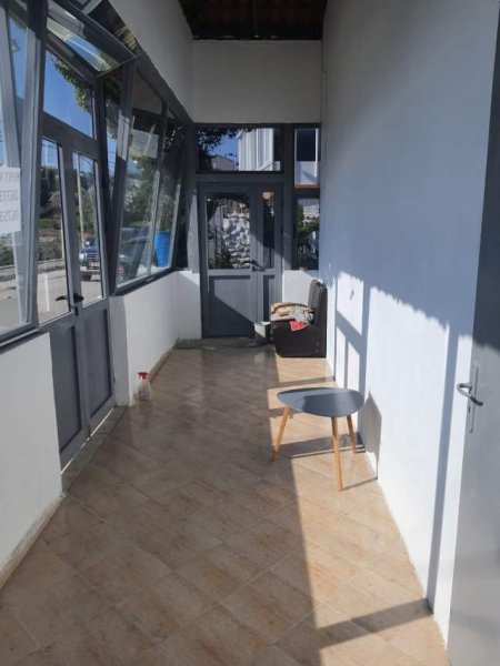 Tirane, jepet me qera ambjent biznesi Kati 0, 180 m² 800 Euro (Rruga Pjeter Budi 395)