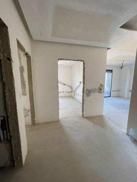 Tirane, jepet me qera zyre Kati 9, 100 m² 1.000 Euro (Rruga Liman Kaba)