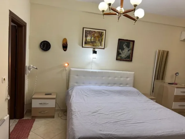 Tirane, jepet me qera apartament 3+1 Kati 2, 130 m² 1.000 € (bulevardi zogu i pare)