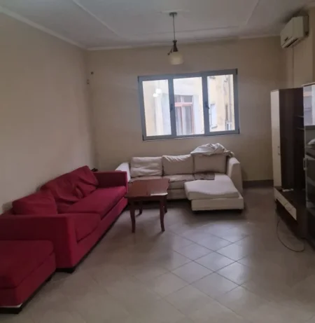 Tirane, jepet me qera apartament 2+1+Ballkon Kati 3, 150 m² 500 € (arkitekt Kasemi)