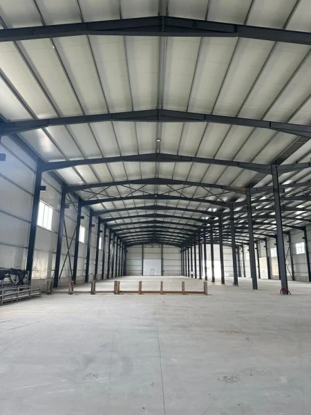 Tirane, jepet me qera magazine , 3.000 m² 18.000 € (Prane Kombinatit)