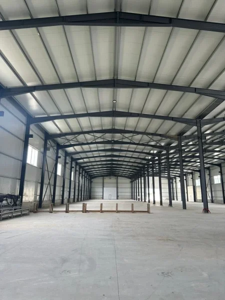 Tirane, jepet me qera magazine , 3.000 m² 18.000 € (Prane Kombinatit)