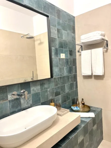 Tirane, jepet me qera apartament 1+1+Ballkon Kati 2, 60 m² 650 € (RRUGA E KAVAJES)