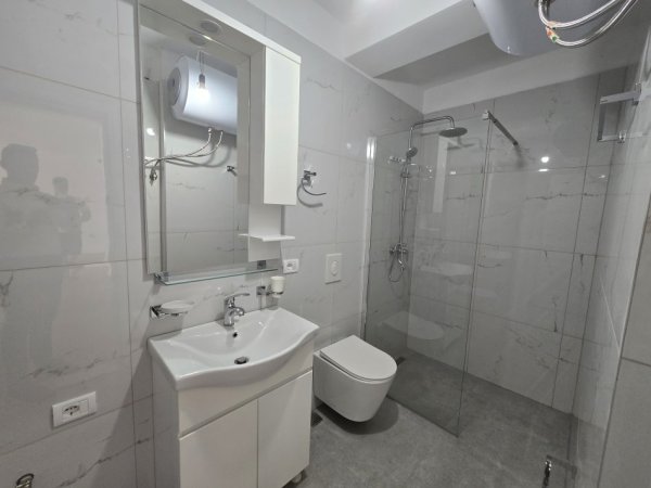 Ofrohet per shitje apartament (1+1) Kompleksi Tom Doshi ne Fresk 83.000 e