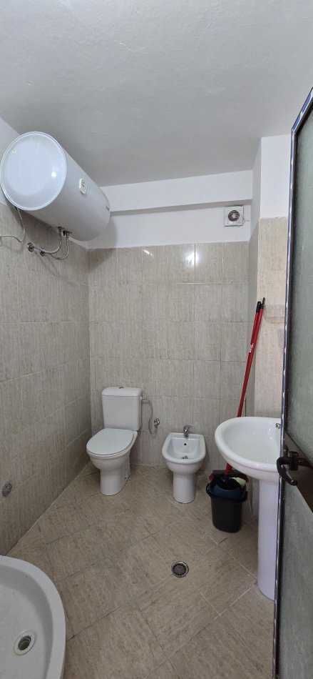 Tirane, jepet me qera apartament 1+1 Kati 6, 60 m² 450 € (rruga Budi)