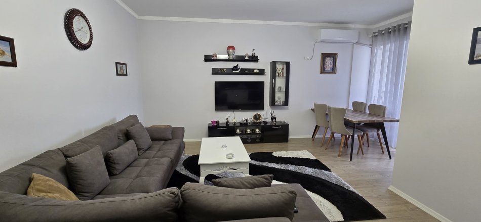 Ofrohet me qira apartament (1+1) Sauk i Vjeter 500 euro