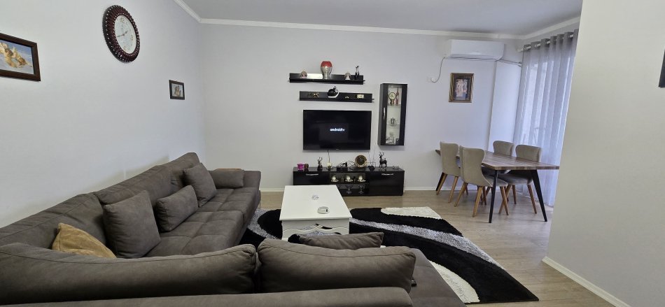 Ofrohet me qira apartament (1+1) Sauk i Vjeter 500 euro