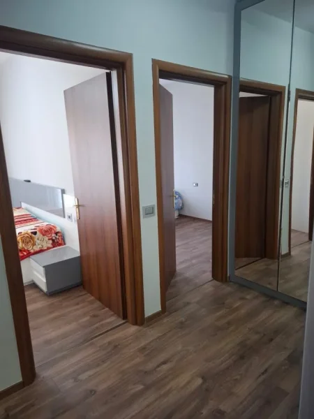 Tirane, jepet me qera apartament 2+1 Kati 3, 115 m² 500 € (astir)