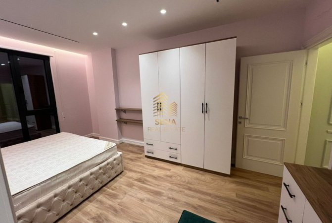 Tirane, jepet me qera apartament 3+1+Ballkon Kati 7, 140 m² 1000 €