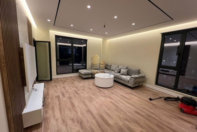 Tirane, jepet me qera apartament 3+1+Ballkon Kati 7, 140 m² 1000 €
