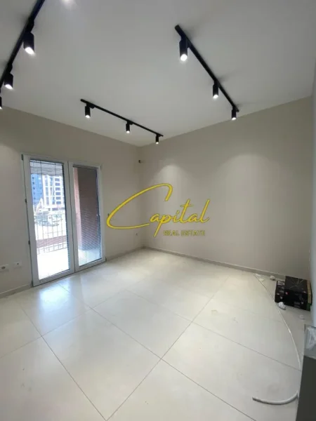 Tirane, jepet me qera zyre Kati 1, 75 m² 600 € (ASTIR)