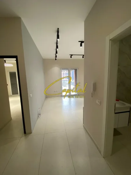 Tirane, jepet me qera zyre Kati 1, 75 m² 600 € (ASTIR)