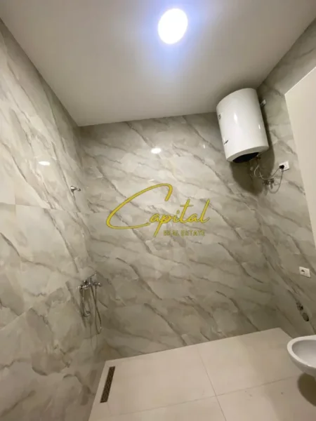 Tirane, jepet me qera zyre Kati 1, 75 m² 600 € (ASTIR)