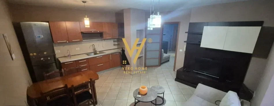 Tirane, jepet me qera apartament 2+1+Ballkon Kati 5, 95 m² 700 € (21 DHJETORI)