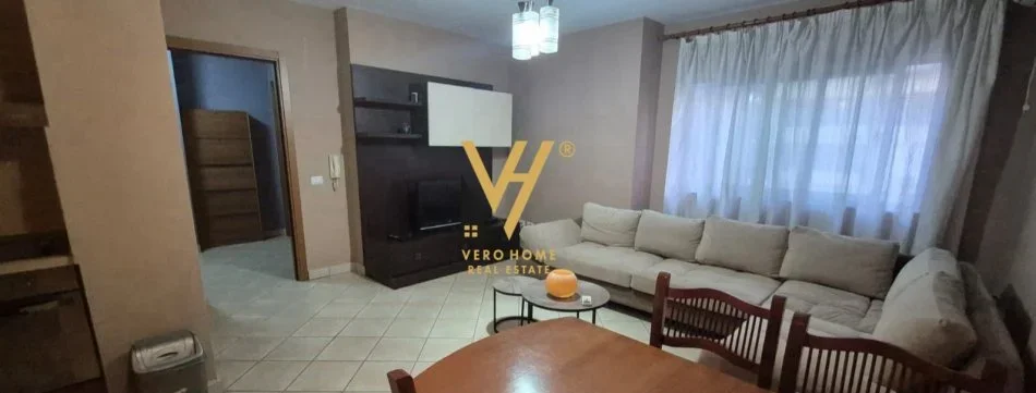 Tirane, jepet me qera apartament 2+1+Ballkon Kati 5, 95 m² 700 € (21 DHJETORI)