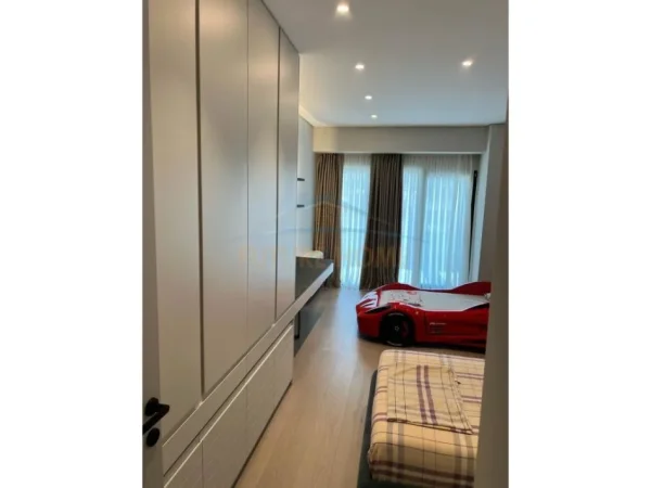 Shitet, Apartament Duplex, me Verandë +Post Parkimi, Kompleksi Square 21, Rruga e Kavajës, Tiranë.