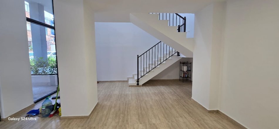 Ambient duplex për zyra , (Tefta Tashko)