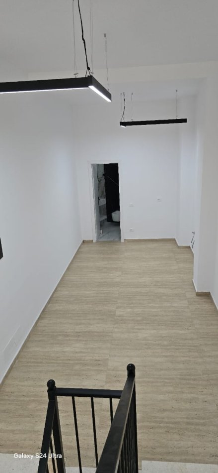 Ambient duplex për zyra , (Tefta Tashko)