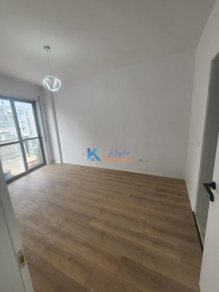 Tirane, shitet apartament 2+1+Ballkon Kati 7, 90 m² 225.000 € (Komuna e Parisit (pranë kompleksit Kika 2))