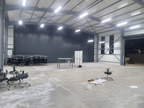 Tirane, jepet me qera magazine Kati 0, 300 m² 2.000 € (QTU)