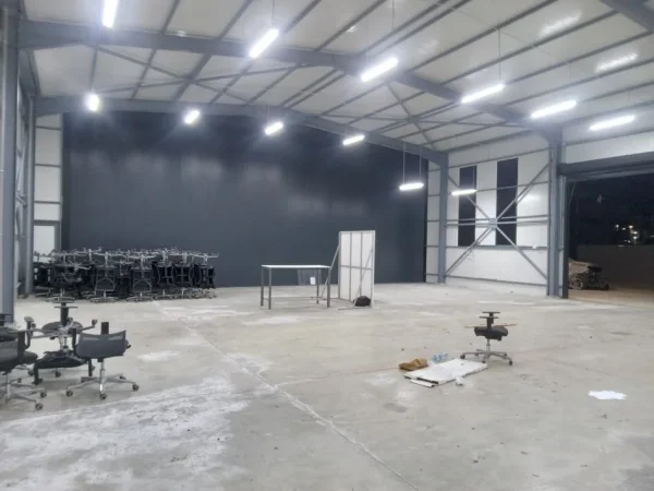 Tirane, jepet me qera magazine Kati 0, 300 m² 2.000 € (QTU)