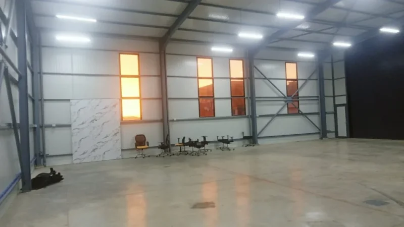 Tirane, jepet me qera magazine Kati 0, 300 m² 2.000 € (QTU)