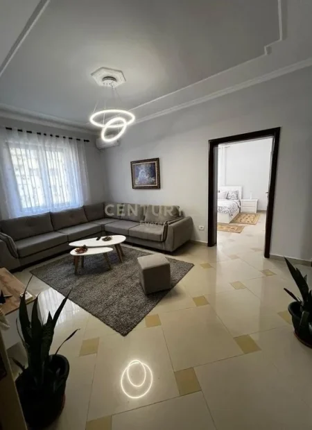 Tirane, jepet me qera apartament 1+1+Aneks+Ballkon Kati 3, 65 m² 600 € 