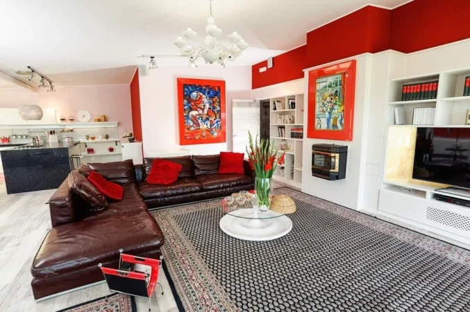 Tirane, jepet me qera apartament 2+1+Ballkon Kati 7, 203 m² 1.700 € (liqeni Thate)