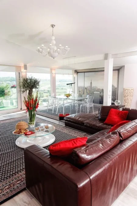 Tirane, jepet me qera apartament 2+1+Ballkon Kati 7, 203 m² 1.700 € (liqeni Thate)