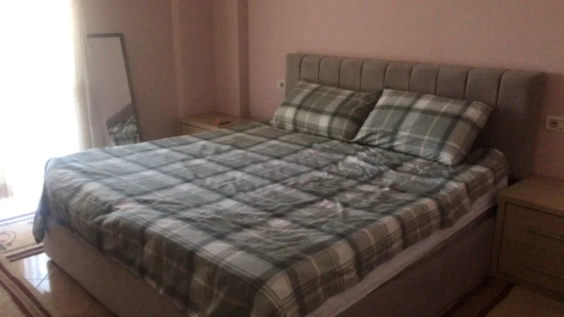 Tirane, jepet me qera apartament 1+1+Ballkon Kati 3, 75 m² 450 € (kongresi i manastirit)