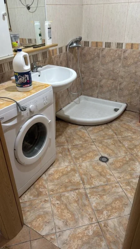 Tirane, jepet me qera apartament 1+1+Ballkon Kati 3, 75 m² 450 € (kongresi i manastirit)
